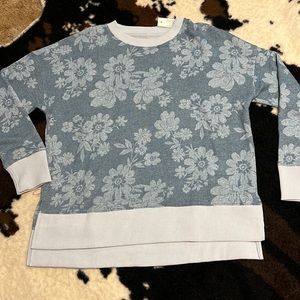 NWT time & tru blue flower pullover size medium